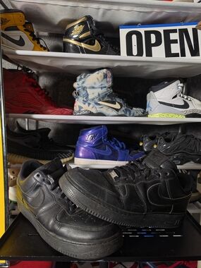🔥 Well Worn! Nike AF1 Men Size 10.5 Triple Black Low-Top Athletic Sneakers